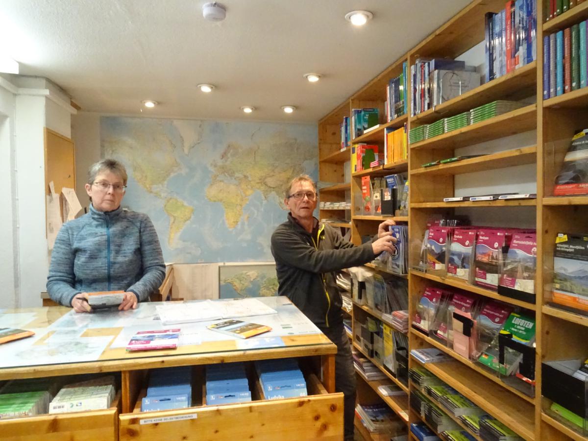 Barbara Christl und Reinhard Kummer betreiben den WebShop der Geobuchhandlung Kiel. Beide sind kompetente Anprechpartner in Sachen Landkarten und Reiseführer für Nordeuropa